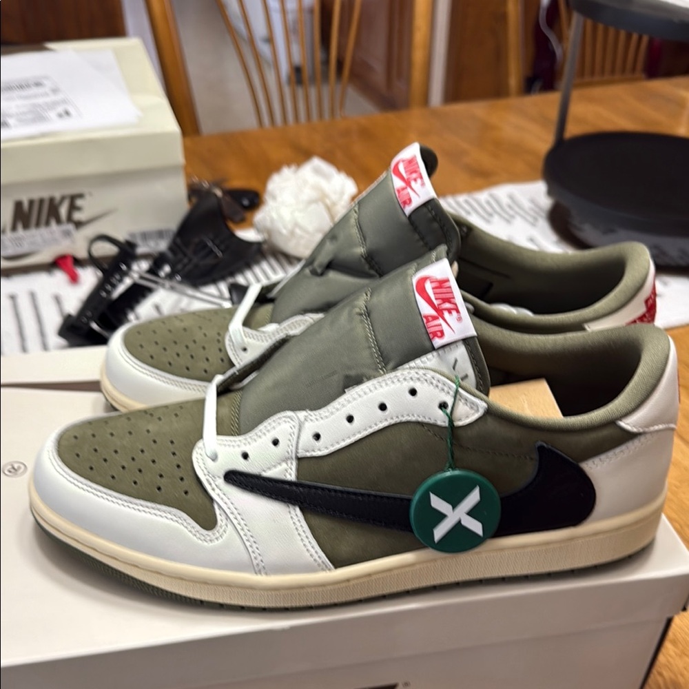 Travis medium olive 🫒 Jordan 1